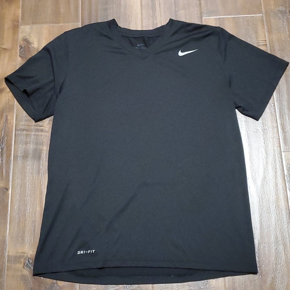 Men's medium nike dri fit v neck tshirt, black